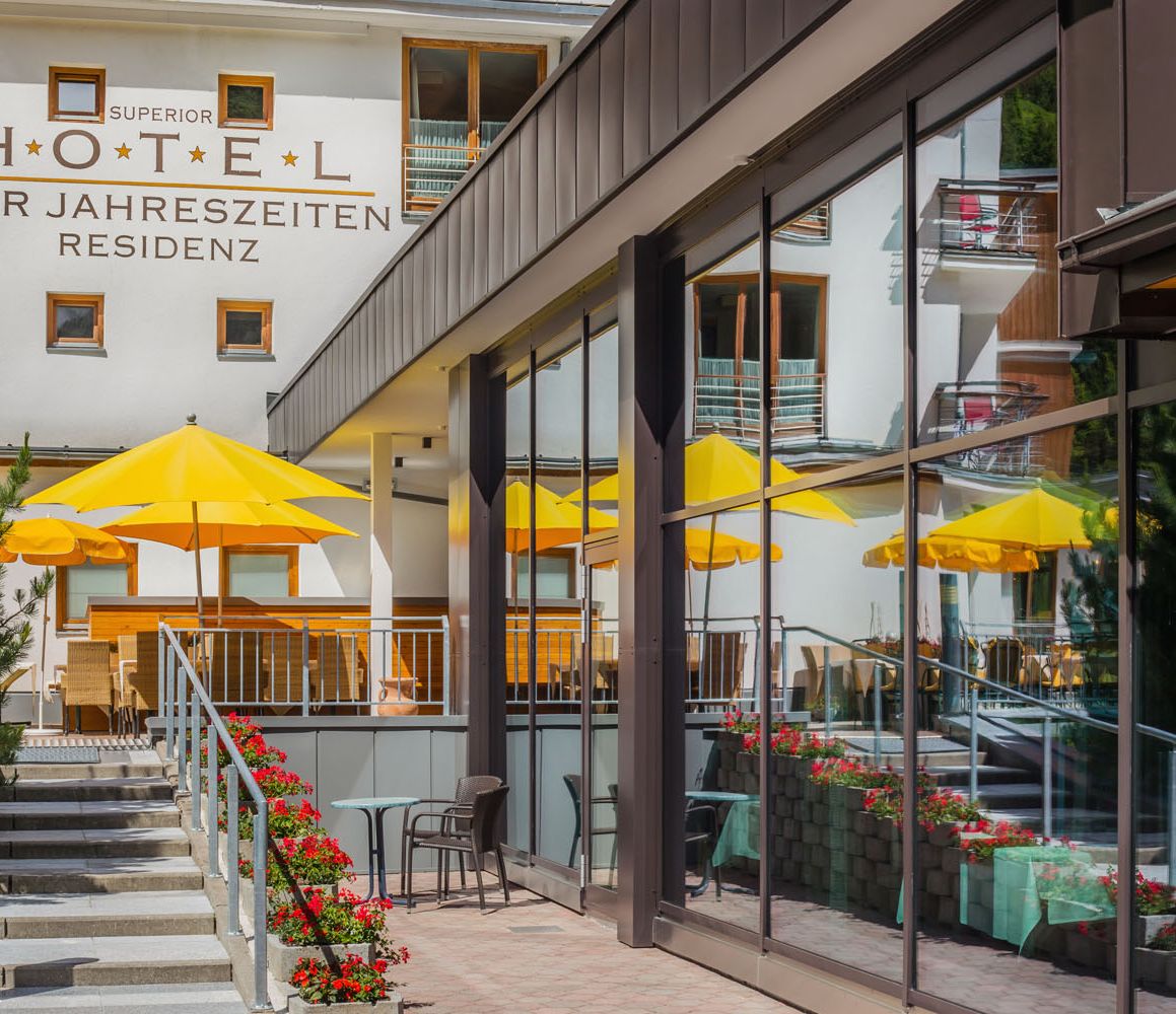 Hotel Vier Jahreszeiten Terrasse