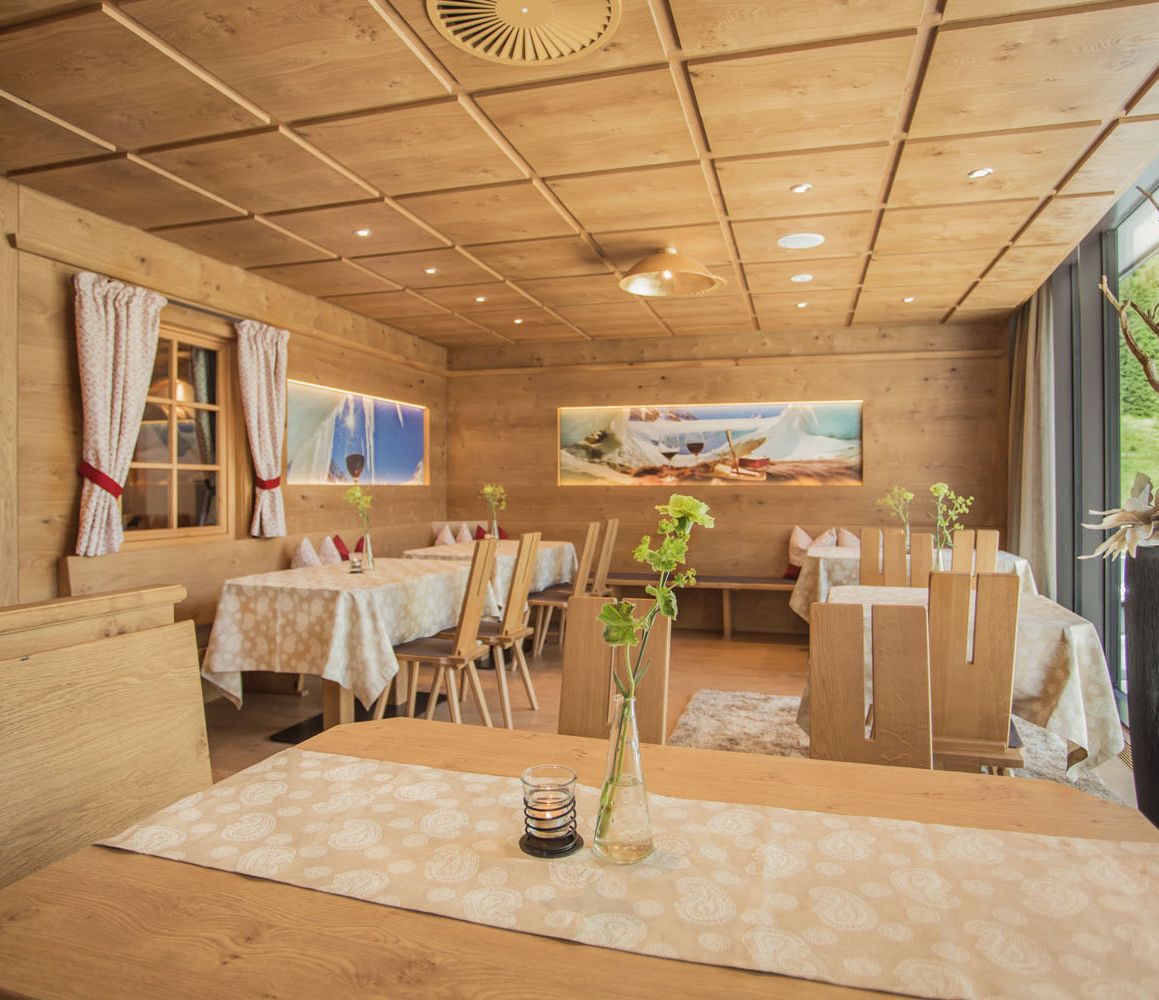 Hotel Vier Jahreszeiten Speisesaal