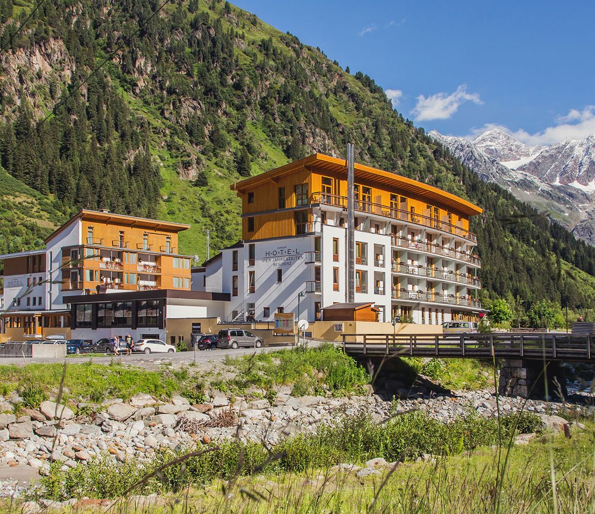 Hotel Vier Jahreszeiten Außen