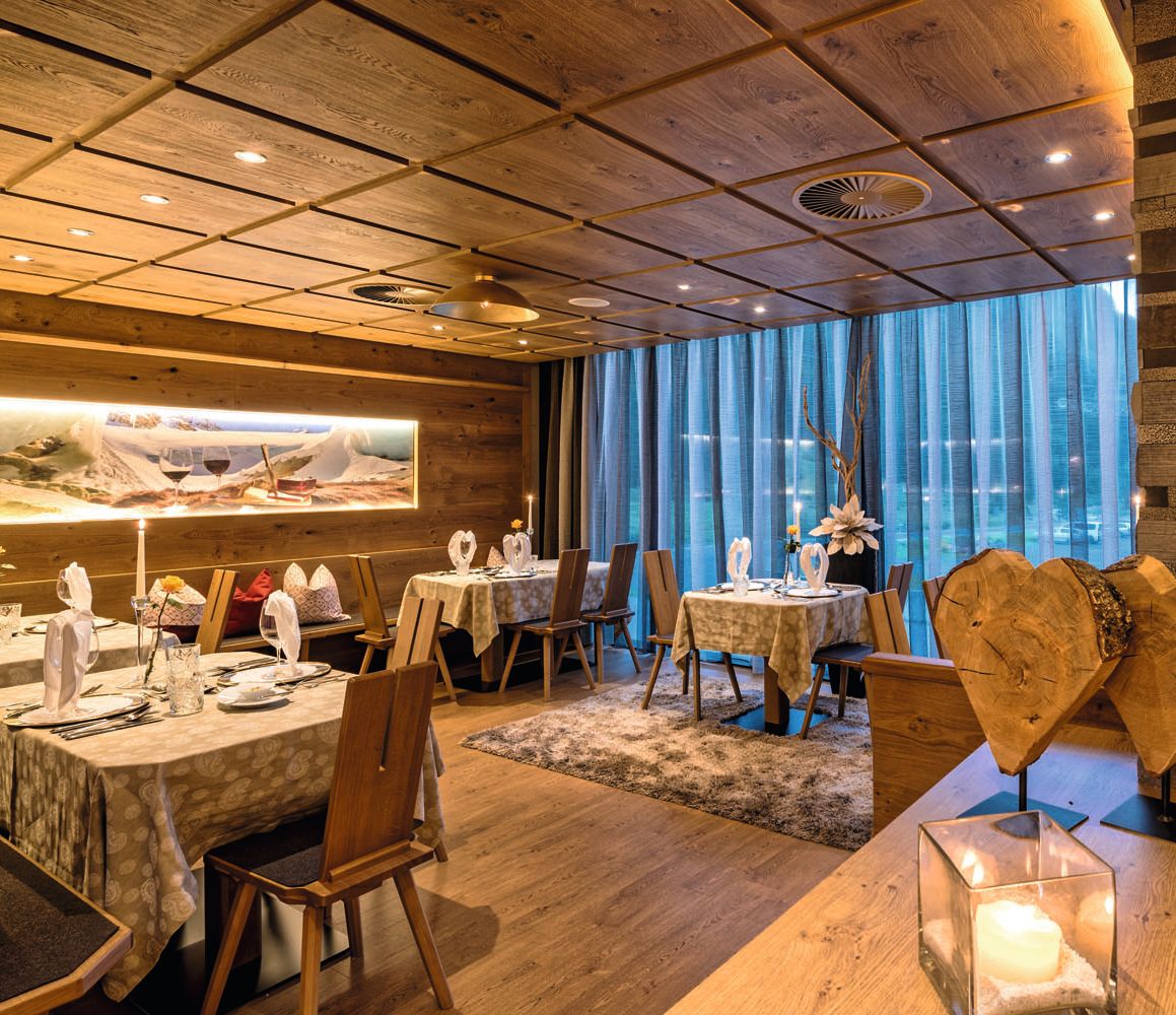 Hotel Vier Jahreszeiten Speisesaal